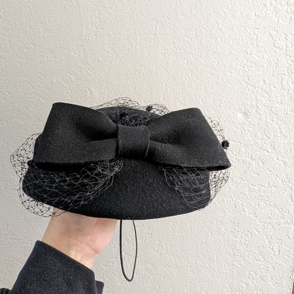 Classy Fascinator Black Lace Elegant Headpiece hat - Picture 2 of 8